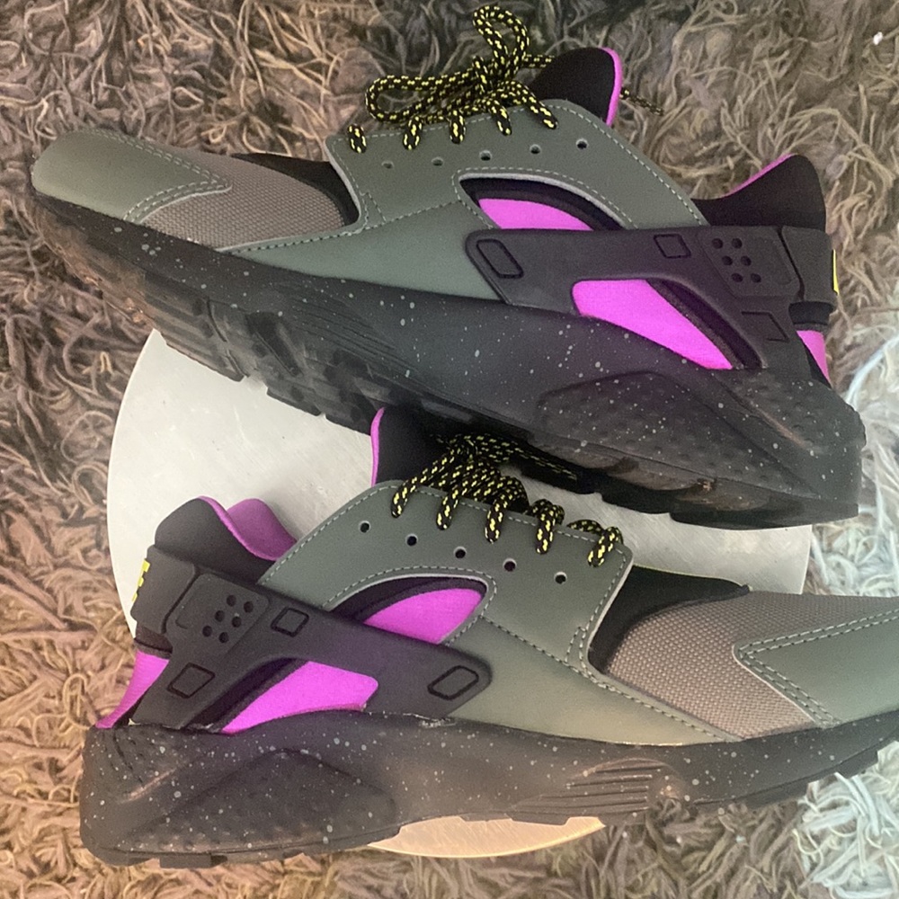NIKE AIR HUARACHE RUNS SU RIVER BRIGHT CACTUS BLACK GRAY PURPLE SNEAKERS - Picture 10 of 12